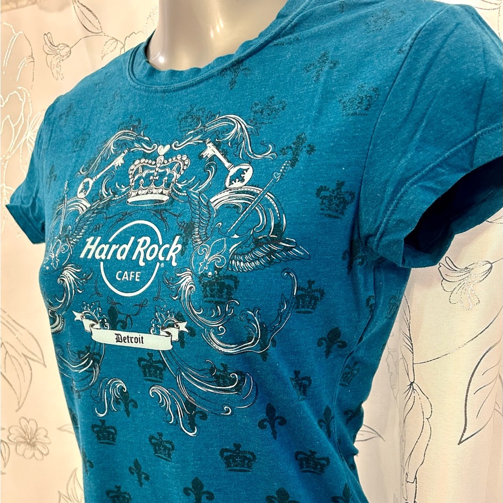 Woman’s Vintage HardRock Cafe T-Shirt.